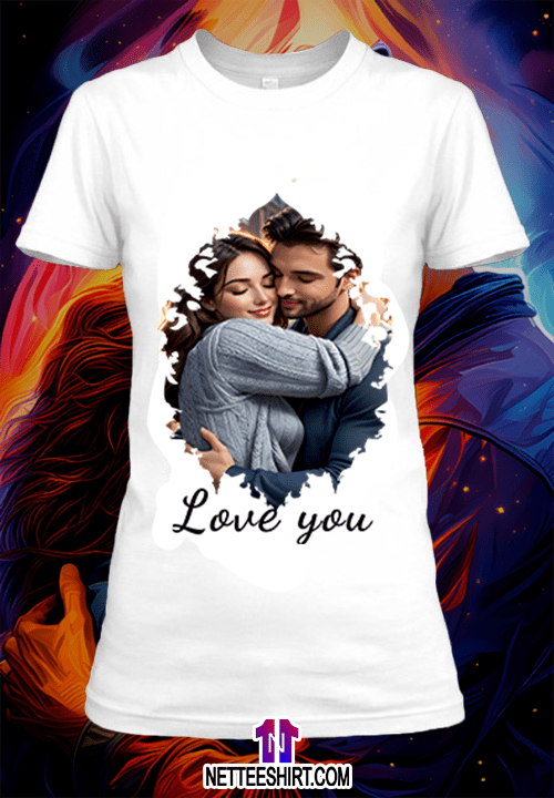 T-shirt personnalisé blanc Illustration d'un couple amoureux avec un texte love you by netteeshirt.com