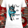 Un t-shirt blanc avec une illustration d'une tête de dragon by netteeshirt.com