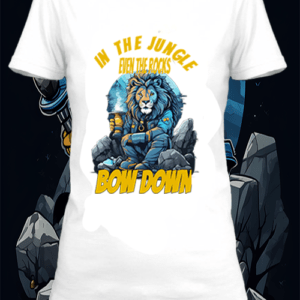 T-shirt polyester blanc avec une illustration. d'un lion au milieu des rochers by netteeshirt.com